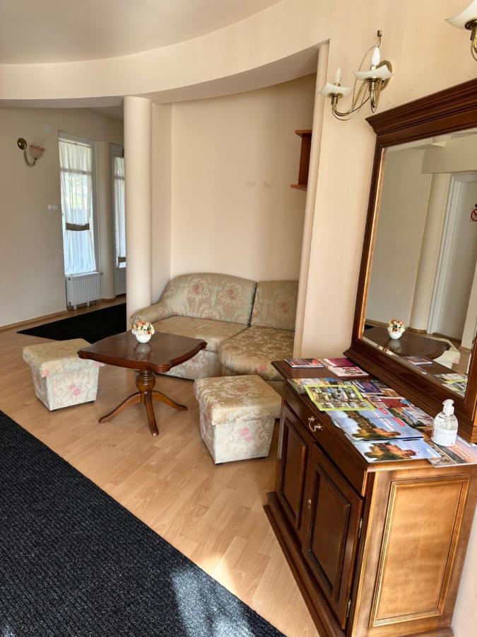 Cozy Garden Apartman Daire Gyula Dış mekan fotoğraf