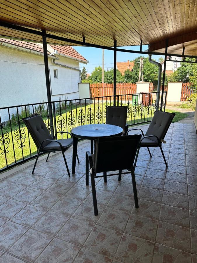Cozy Garden Apartman Daire Gyula Dış mekan fotoğraf