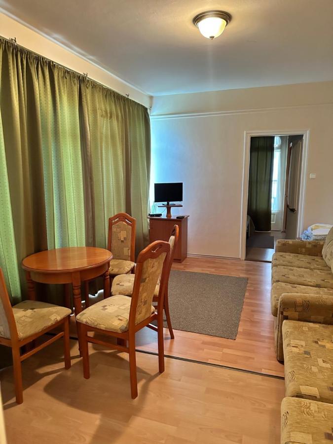 Cozy Garden Apartman Daire Gyula Dış mekan fotoğraf